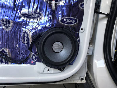 福特領(lǐng)界音響改裝德國彩虹喇叭+愛威備胎低音 深圳享聲汽車音響